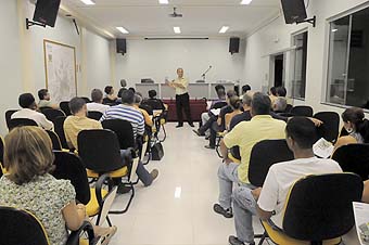 Roberto Ruiz, consultor do Unificados em medicina do trabalho e que participou da confecção da cartilha sobre intoxicação Roberto Ruiz, consultor do Unificados em medicina do trabalho e que participou da confecção da cartilha sobre intoxicação