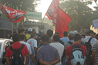 Ato de repúdio contra a Nortène Plásticos Ltda, em Barueri, dia 25 de março de 2010 Ato de repúdio contra a Nortène Plásticos Ltda, em Barueri, dia 25 de março de 2010