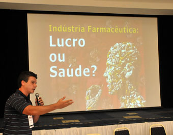 Fabiano Garrido, assessor do Unificados, apresenta estudo econômico sobre o setor farmacêutico