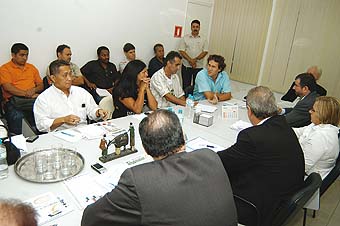  	Negociação entre sindicalistas e a patronal do Setor Farmacêutico, em São Paulo (foto Eduardo Oliveira)