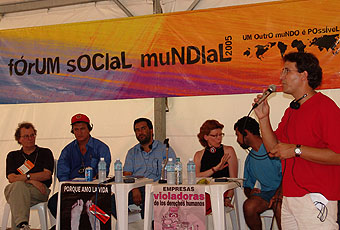 Arlei Medeiros e Givanildo (a seu lado), dirigentes do Unificados em encontro da Rede Internacional de Solidariedade no FSM