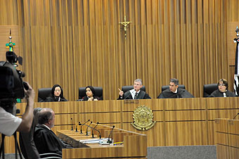 Mesa diretiva no julgamento sobre crime ambiental Shell/Basf/Cyanamid, no TRT Campinas em 07 de abril de 2010