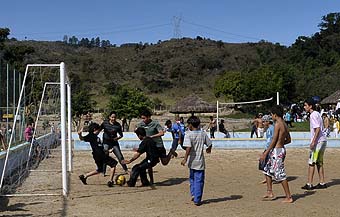 No futebol na areia, perigo na área (Festa Julina Cefol Cps - 05jul09)