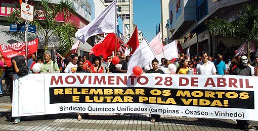  	Início da passeata pelo Dia 28 de Abril, no centro de Campinas (foto Zoão Zinclar)