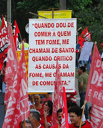 Cartaz exibido no ato e passeata do 1º de Maio de 2010 em Campinas (Foto João Zinclar)