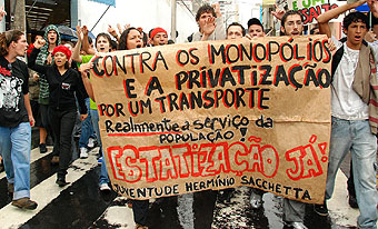 Protesto contra aumento na passagem de ônibus urbano em Campinas, dia 03 de março de 2011 (foto: João Zinclar)