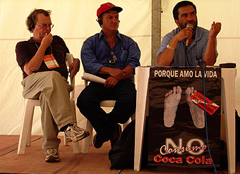 Edgar Paez, sindicalista colombiano, no Fórum Social Mundial (FSM) 2003, em Porto Alegre/RS, faz denúncias contra ações das multinacionais em seu país
