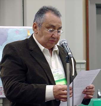 Antonio de Marco Rasteiro, ex-trabalhador Shell e coodenador da Atesq, faz seu discurso após receber a premiação pela entidade (10/11/09)