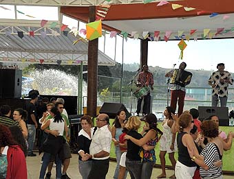 É o legítimo forró pé de serra dançado no Cefol (Festa Julina Cefol Cps - 05jul09)