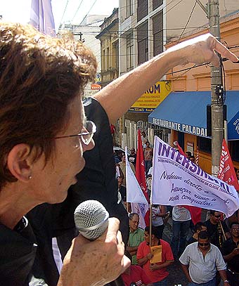 Glória Nozella Lima, dirigente do Unificados, em protesto contra a Previdência Social, em Campinas (Foto: Arquivo Unificados)
