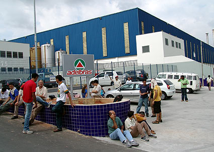 Na Adelbras Adesivos Ltda., em Vinhedo, greve parou a produção nos dias 26 e 27 de outubro de 2006