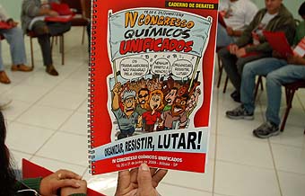 Grupo de trabalho discute teses que integram caderno de debates próprio para o IV Congresso (foto: João Zinclar - jun09)