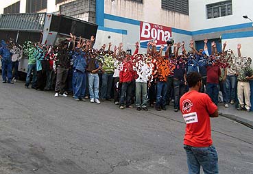  	Trabalhadores da Boainain, de Jandira, votam pela greve de 24 horas em 06 de novembro