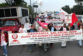  	Passeata dos trabalhadores químicos no Pólo Petroquímico do ABC (Foto: Dino Santos - 20/10/09)