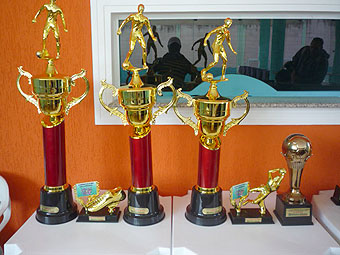  	Troféus para primeiros colocados, goleiro menos vazado e artilheiro do 2º Festival de Inverno de Futebol Society no Cefol Campinas