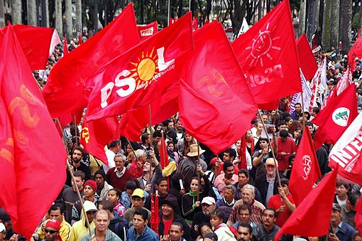  	Aproximadamente duas mil trabalhadoras e trabalhadores estiveram presentes no 1º de Maio (2008) de lutas e classista na praça da Sé, em São Paulo (FOTO: JOÃO ZINCLAR)