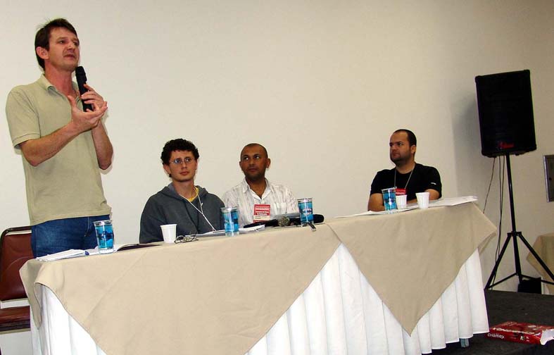 Gilmar Mauro, del MST hace análisis de coyuntura en la abertura del Encuentro de Base, agosto/2007 en Atibaia