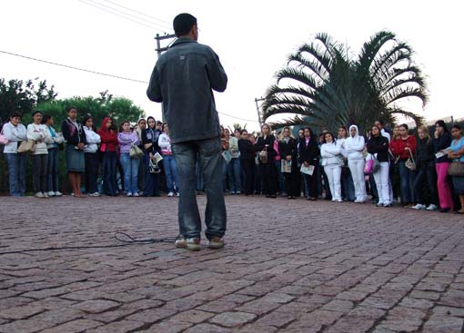  	Trabalhadores da Ativus em assembléia que atrasou o início da produção (03/07/08)