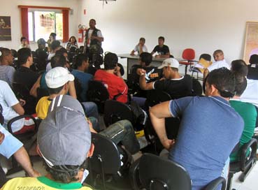 Assembléia dos trabalhadores da Alcar Abrasivos na Regional de Vinhedo do sindicato (03/10/08)