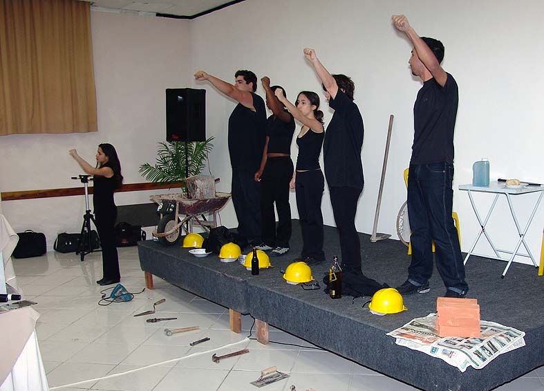 Núcleo Laudelina de Campos Melo, del PSOL, presento  la pieza Operario en Construcción en el Encuentro de Base, agosto de 2007, en Atibaia