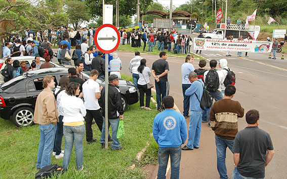 Assembleia na Rhodia, em 14/11/2012 (João Zinclar)