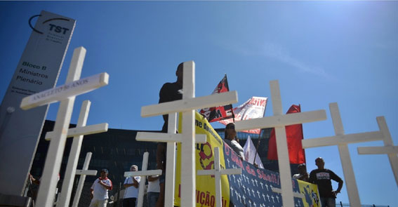 Ato do Unificados e da Atesq que precedeu audiência no TST, em Brasília, dia 14 de fevereiro de 2013
