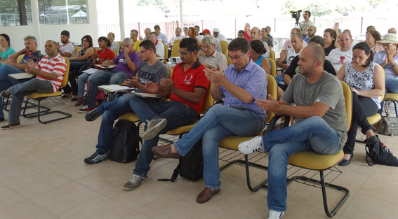 Dirigentes da Intersindical assistem palestra do cubano Ramon Cardona